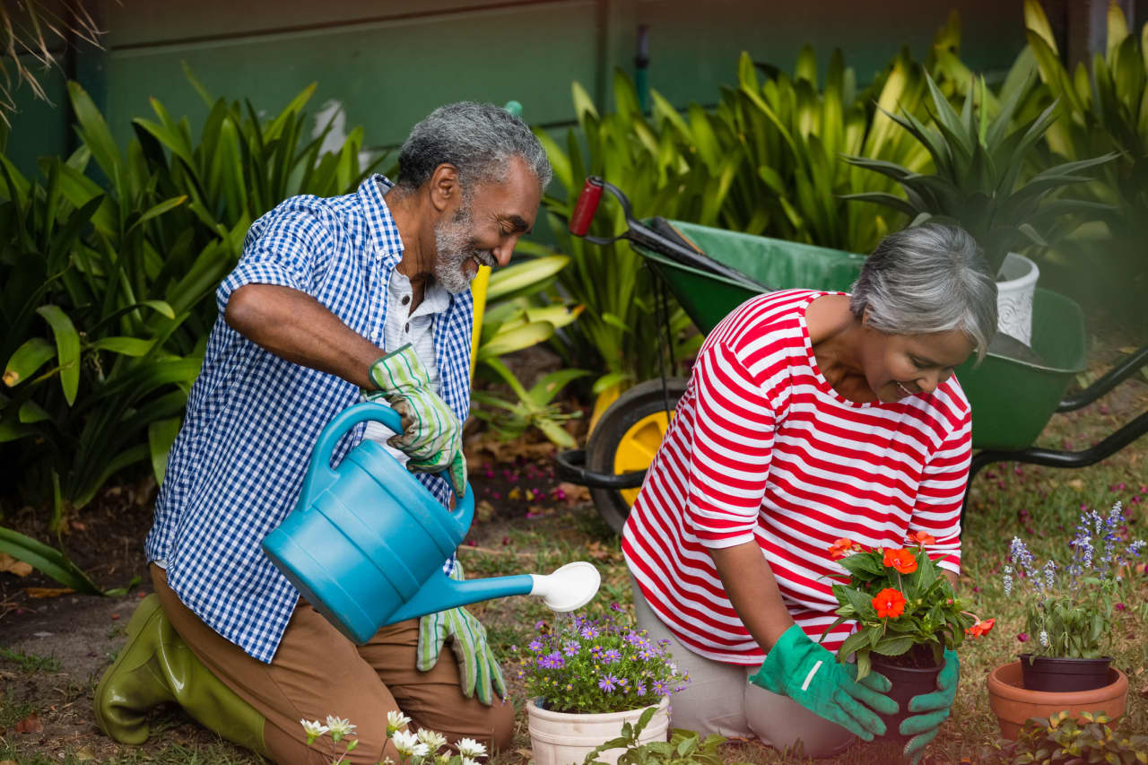 We stopped helping our neighbors with free home repairs and our friendship cooled. Who’s to blame? — MarketWatch, Singapore Business news