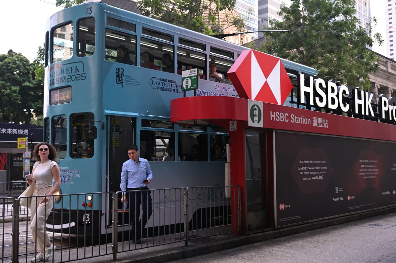 Customers are chasing higher-rate products, and that’s bad news for banks like HSBC — Singapore Business news