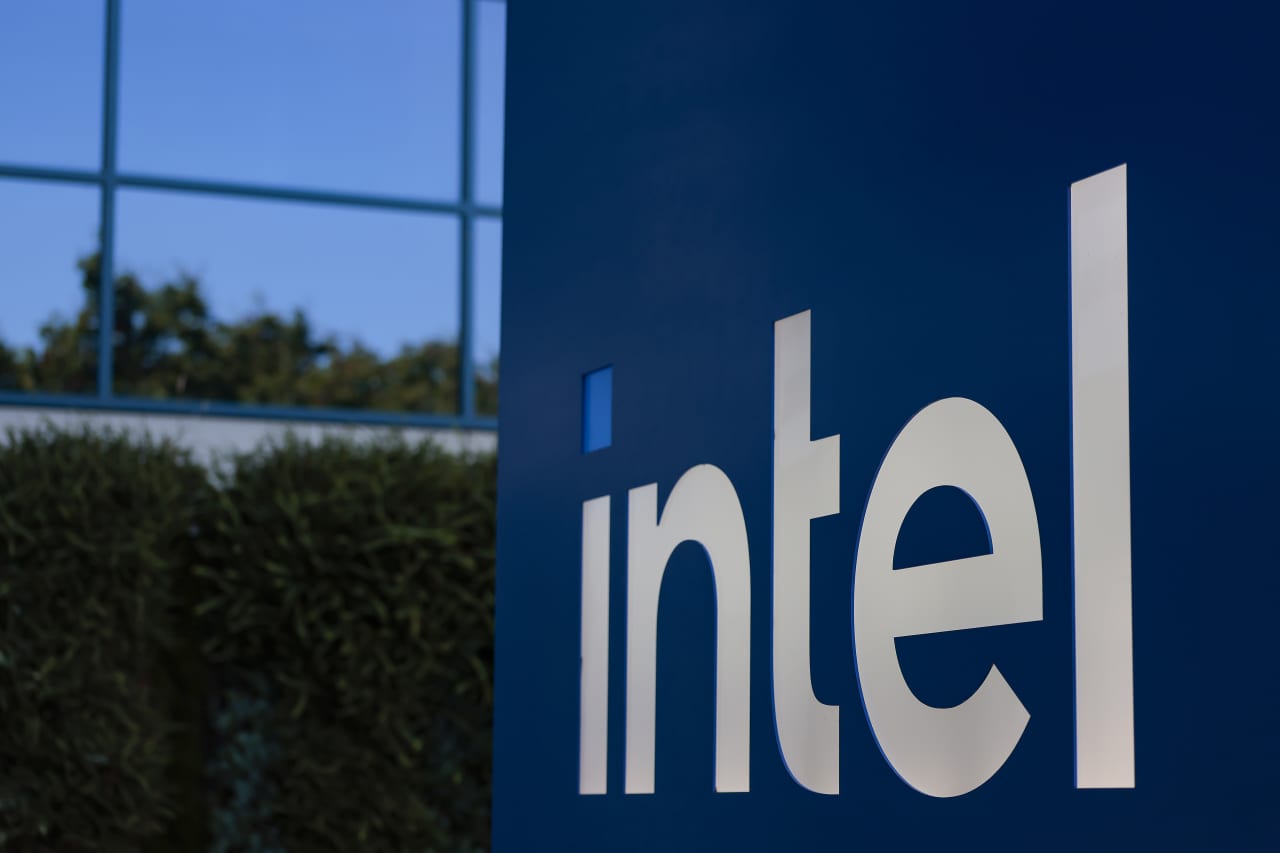 Why a former Intel skeptic is giving up his negative call on the stock after four years — MarketWatch, Singapore Business news
