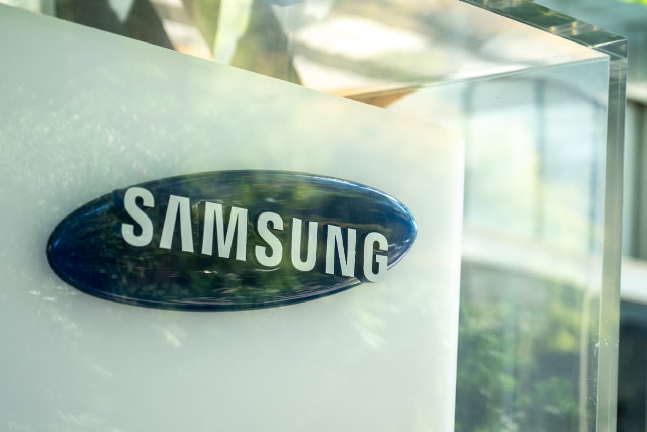 Samsung Electronics earned nearly as much as Microsoft and Alphabet combined. What the Korean giant is now saying about the memory-chip outlook. — Singapore Technology news