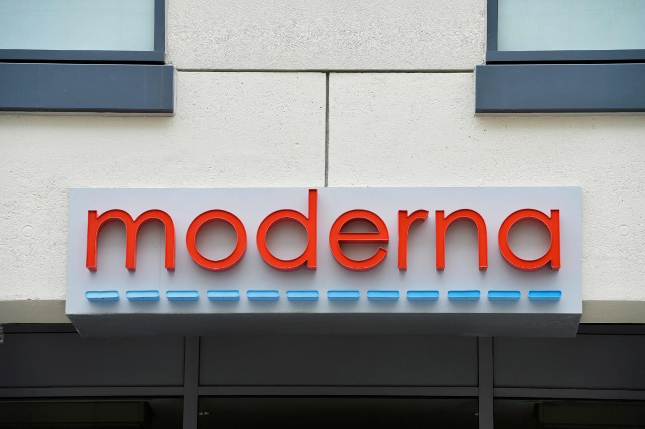 Moderna’s stock tumbles after reported leak of data for cancer vaccine — MarketWatch, Singapore Health news