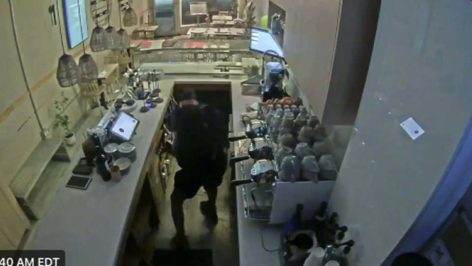 Burglar smashes into Miami Beach restaurant, steals cash register drawer, surveillance video shows — WSVN 7 Miami-Dade, Singapore Dining news